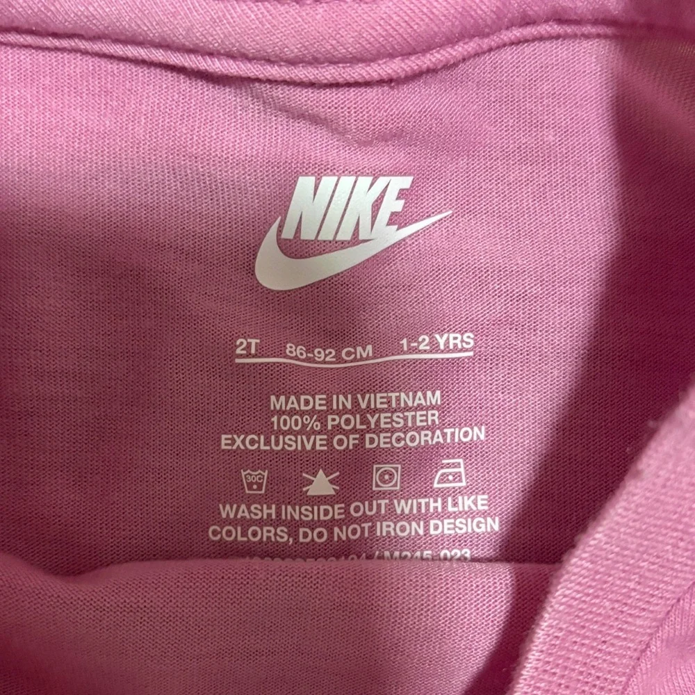 Nike Set - Picture 2 of 2